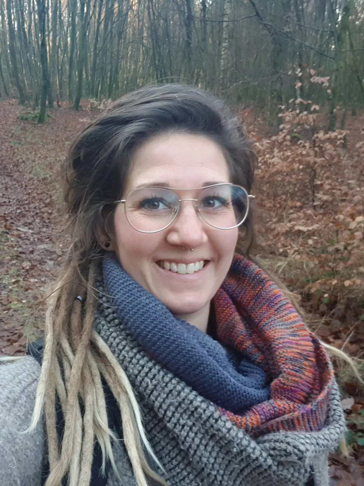 Selfie von Franzi im Wald, die Gründerin von Dog´s Coaching Center